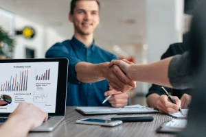 Czy w 2023 jeszcze warto  kupić programy?